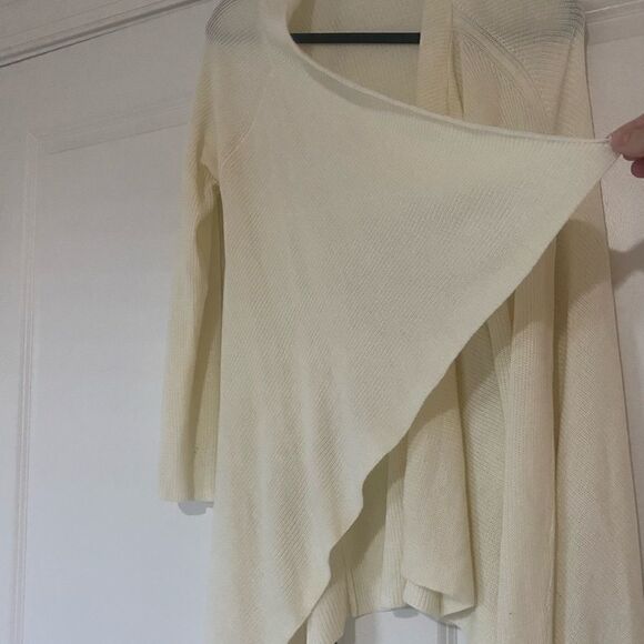 TOBI Knitted Sweater 🤍  - Picture 2 of 7